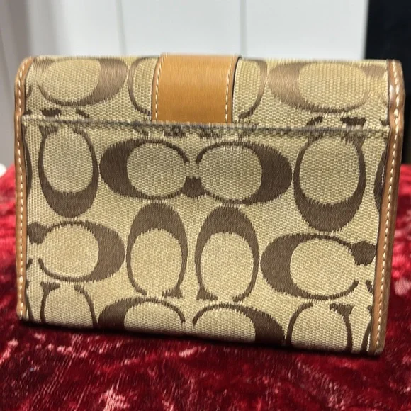 Coach trifold Signature “C” wallet - Picture 2 of 7